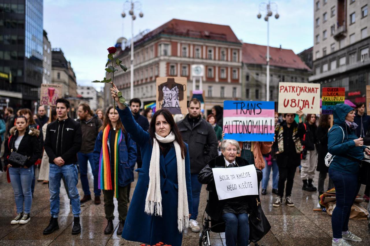 Zagreb: Održana TIHA MISA Arijane Lekić Fridrih kao reakcija na klečatelje