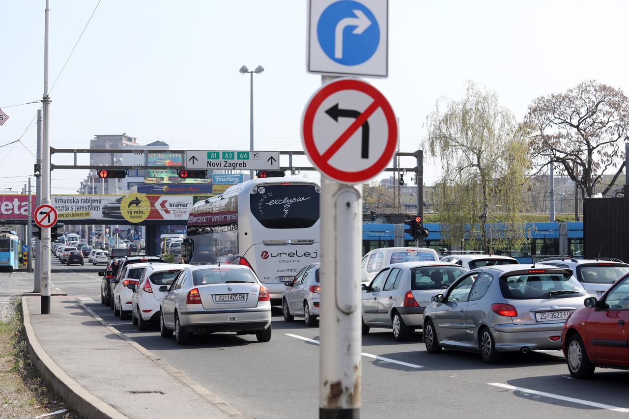 Nova prometna regulacija na križanju Držićeve i Branimirove