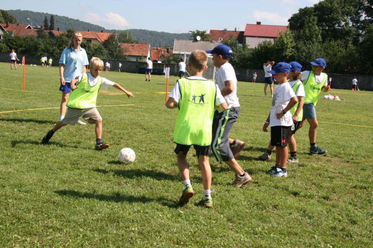 '11.08.2010.,Ogulin Otvorena zabavna skola nogometa u Ogulinu. Dominik Grguric/PIXSELL'