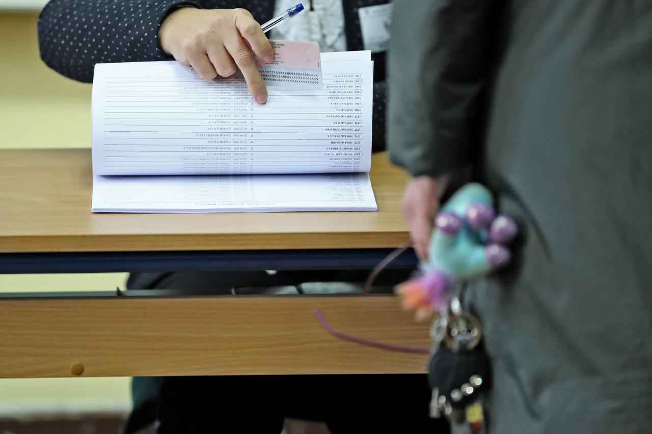 Do 11:30 sati u Zagrebu je na birališta izašlo 19,77 % birača 