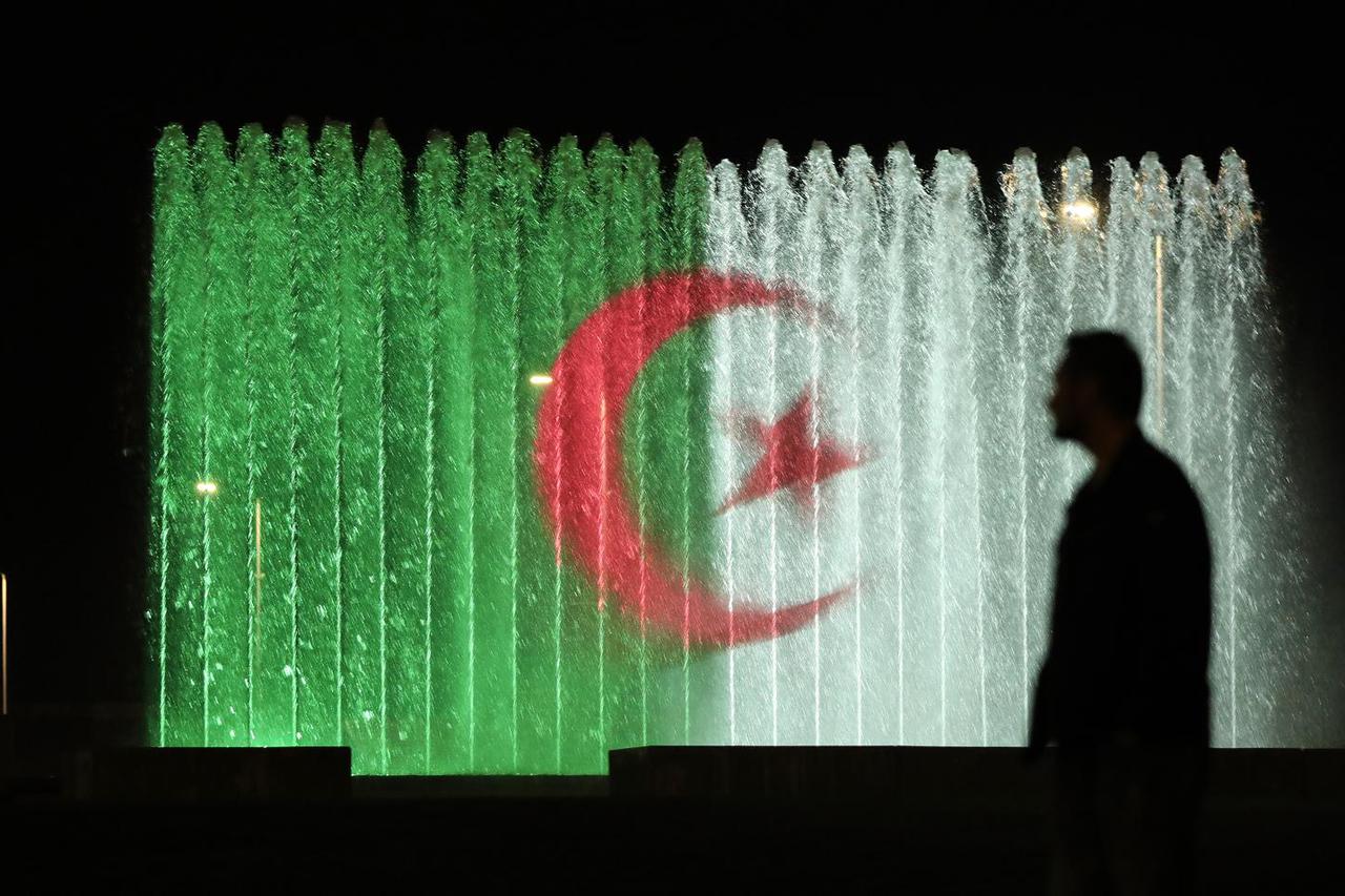 Povodom Alžirskog nacionalnog dana projicirana zastava na zagrebačkim fontanama