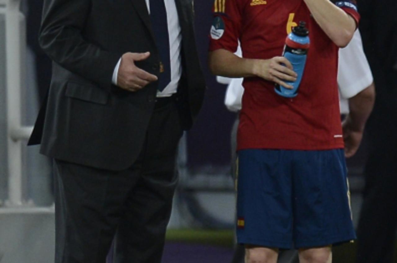 'Spanish headcoach Vicente Del Bosque (L) speaks with Spanish midfielder Andres Iniesta during the Euro 2012 football championships semi-final match Portugal vs Spain on June 27, 2012 at the Donbass A