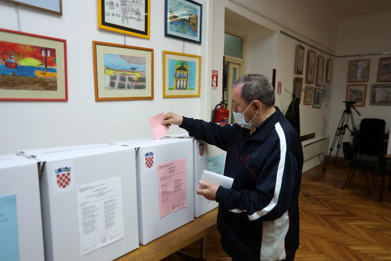 Rijeka: Građani izašli na birališta dati svoj glas na lokalnim izborima