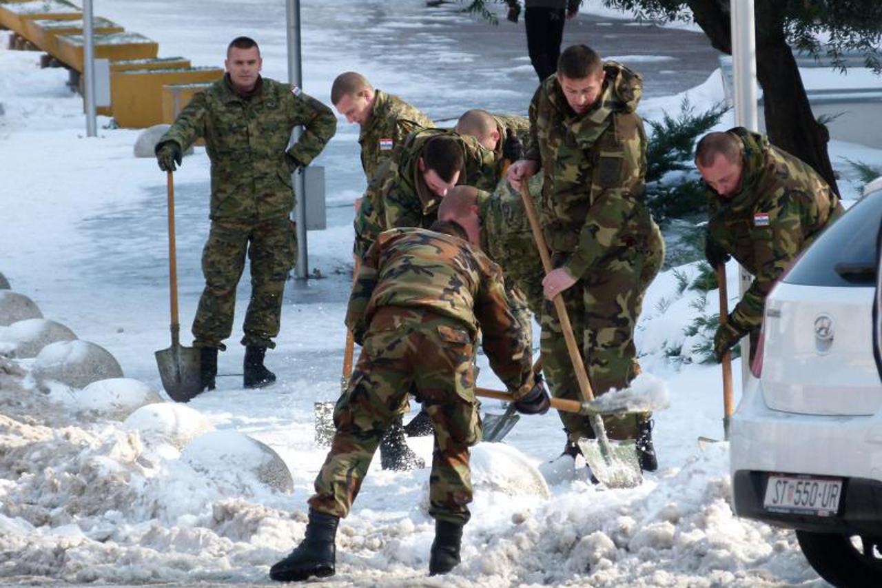 snijeg, vojska (1)