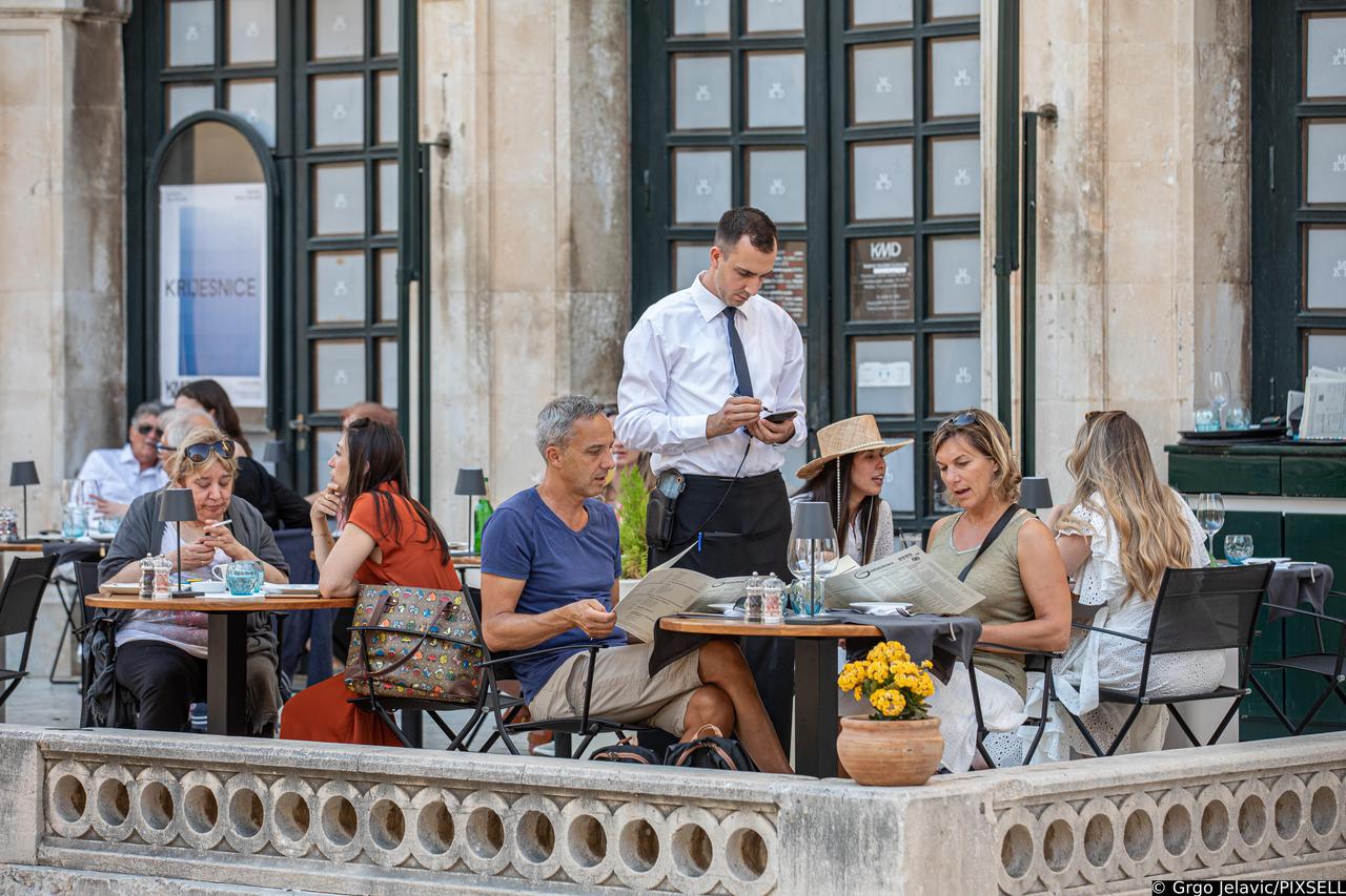 Ulice Dubrovnika sve su punije turista
