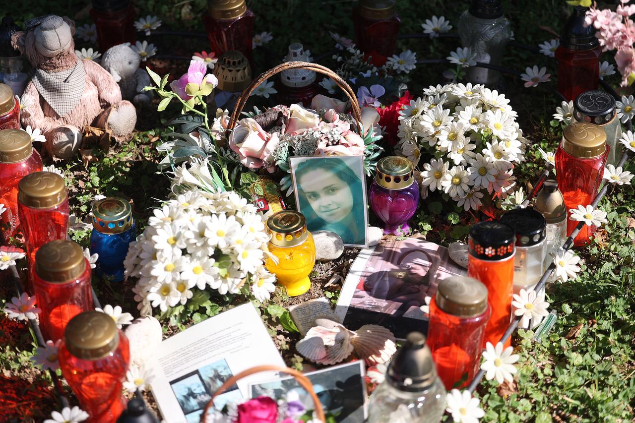 Zagreb: Svijeće za studenticu koja je prije dvije godine poginula u prometnoj nesreći