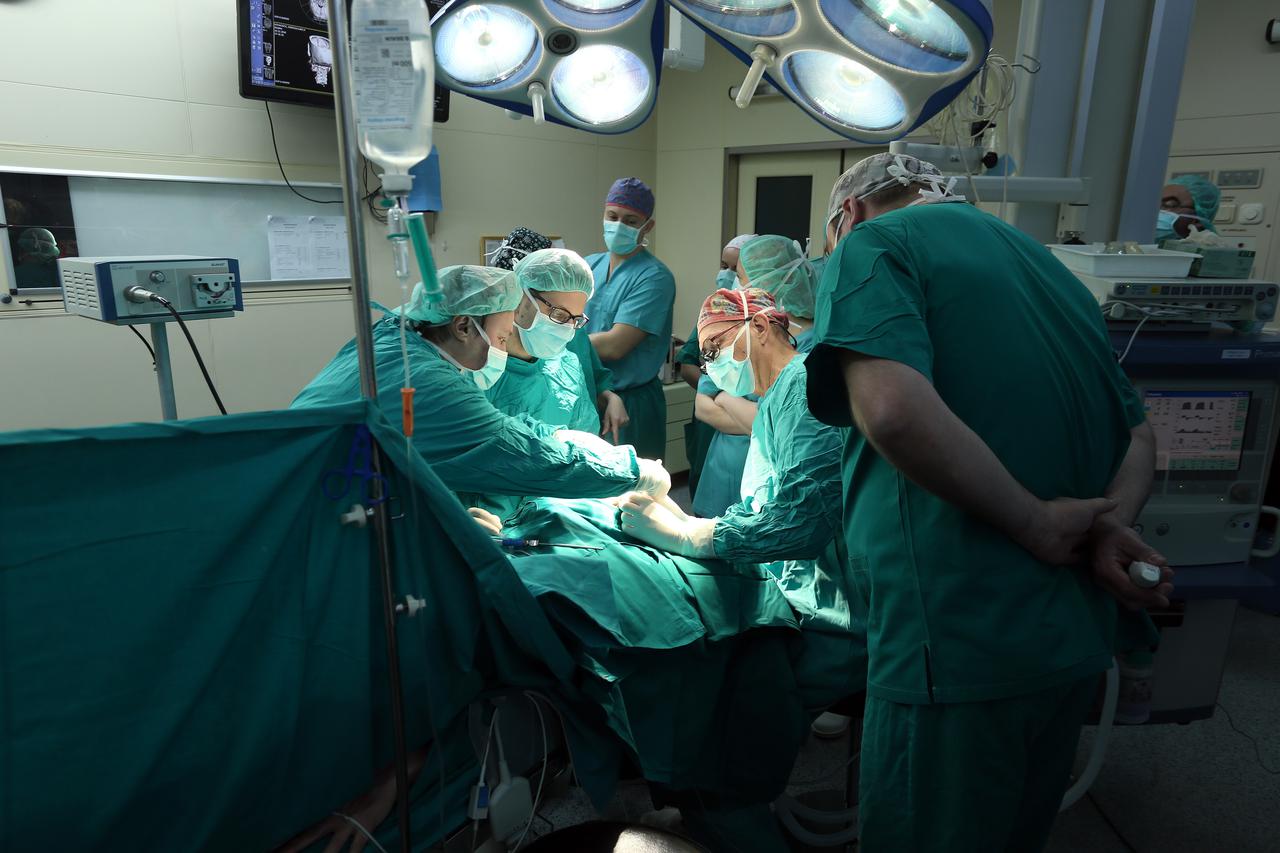 Zagreb: Rekonstruktivna operacija na maksilofacijalnoj kirurgiji u KB Dubrava