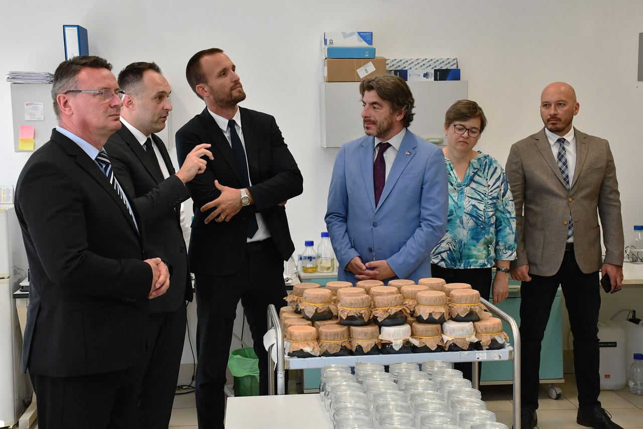 Ministar regionalnoga razvoja i fondova Europske unije Šime Erlić posjetio je Brodsko-posavsku županiju