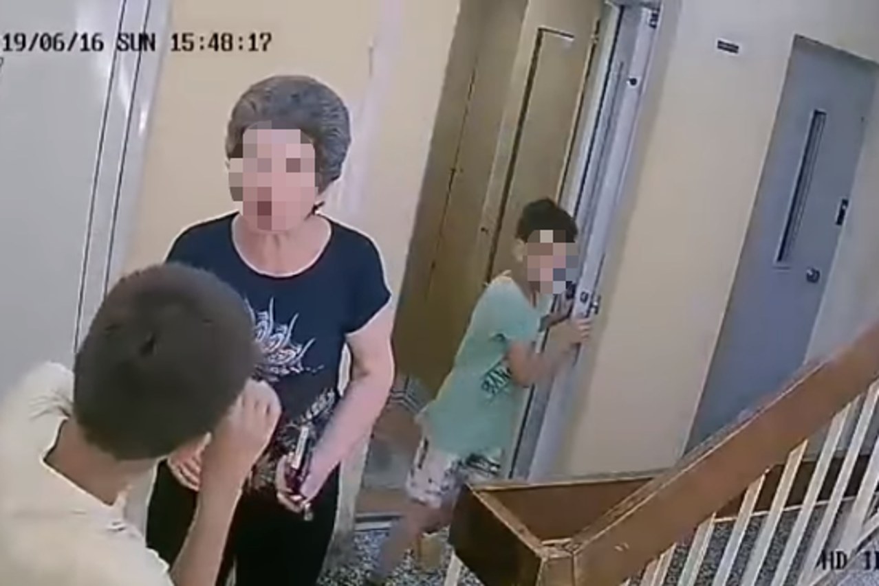 Žena u Srbiji zašamarala dečke zbog buke
