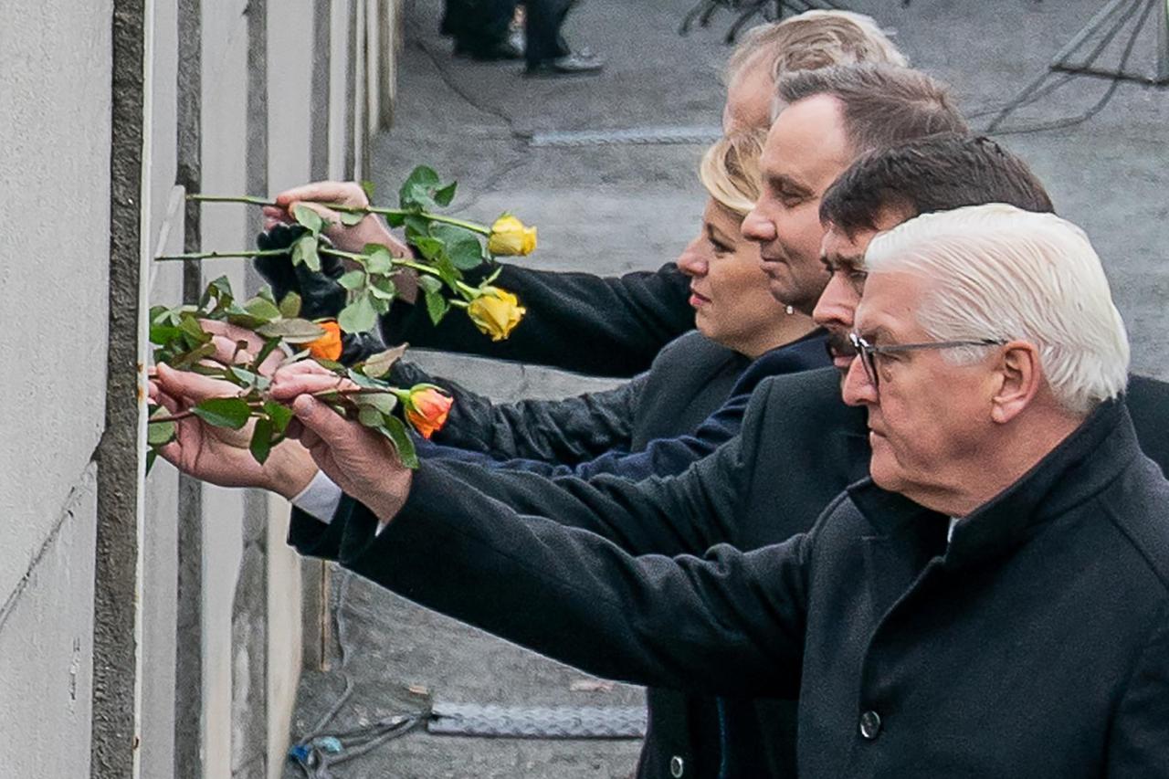 Zajednička počast žrtvama: Frank-Walter Steinmeier, Janos Ader, Andrzej Duda, Zuzana Caputova i Milos Zeman zajedno su se poklonili žrtvama Berlinskog zida