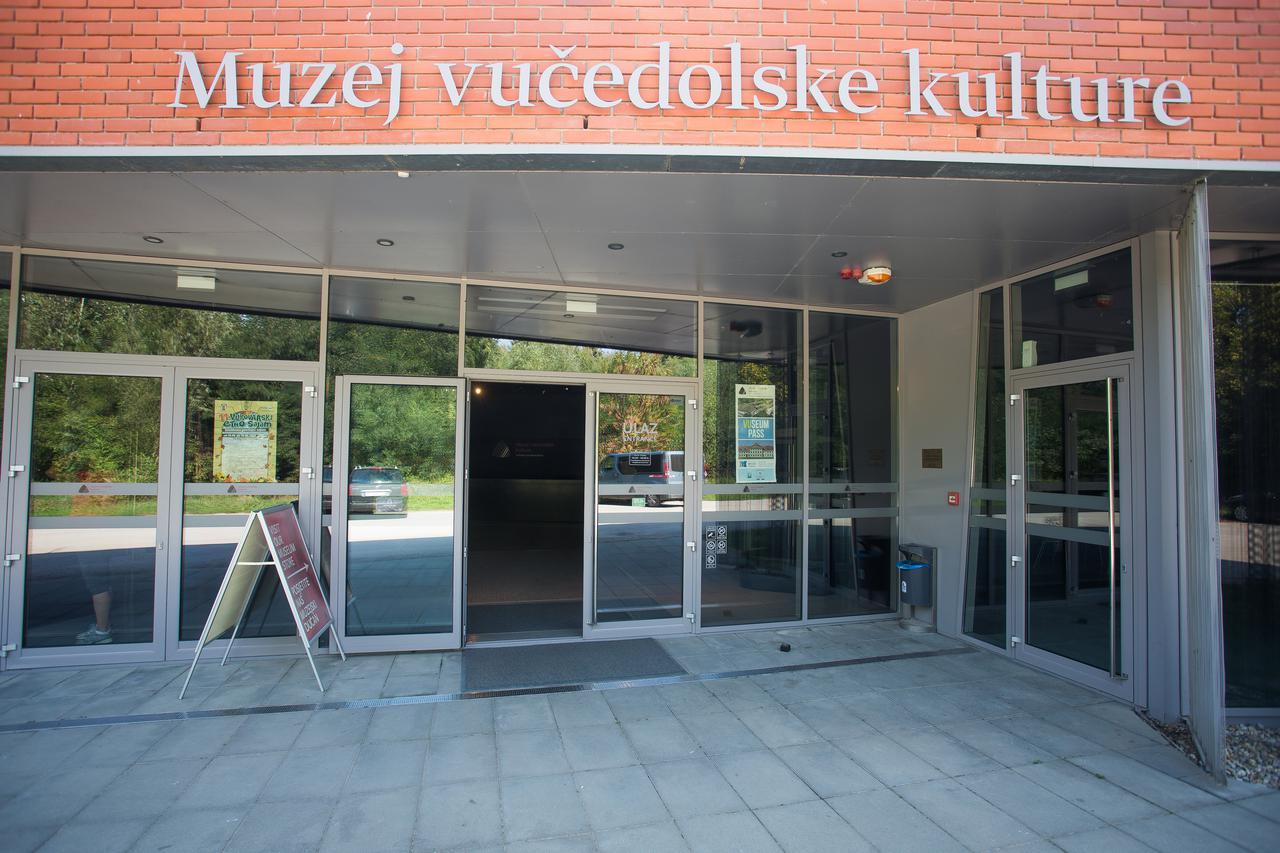 Vukovar: Muzej vučedolske kulture i arheološko nalazište na Vučedolu