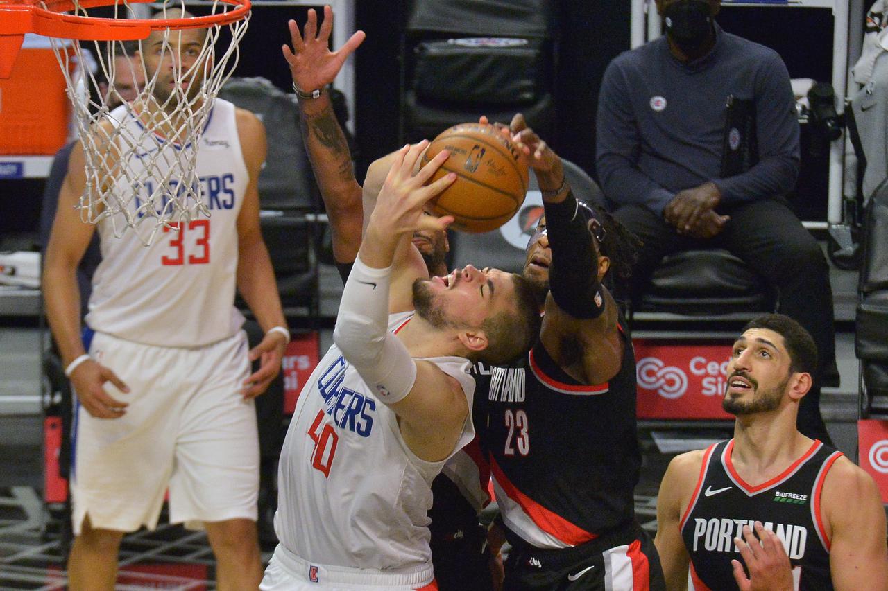 Demarcus Cousins and Clippers Look Healthy and Strong in His Debut, Blow Out Blazers
