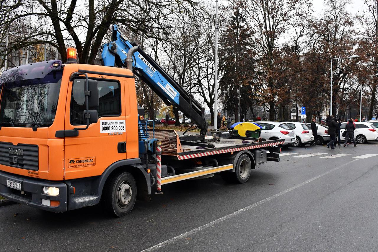 Slavonski Brod: Policija i Udruge osoba s invaliditetom ukazale na problem nepropisnog parkiranja 