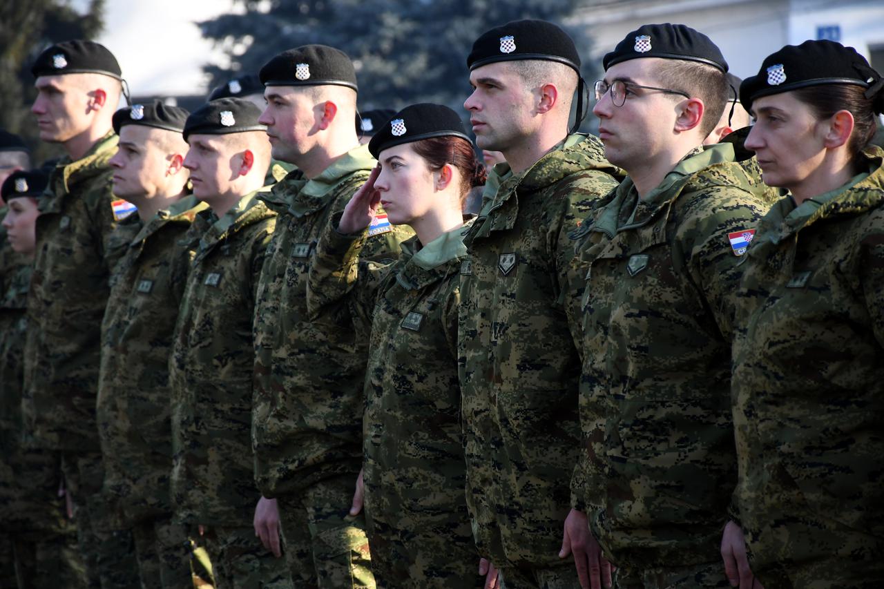 Bjelovar: Svečani ispraćaj 13. hrvatskog kontingenta u NATO misiju u Poljsku