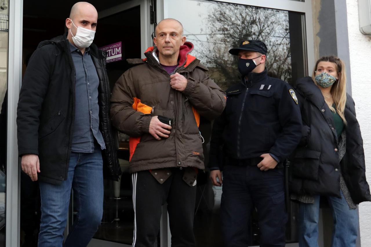 Zagreb: Iako su mjere i dalje na snazi, vlasnik teretane otvorio svoja vrata, stigla i policija