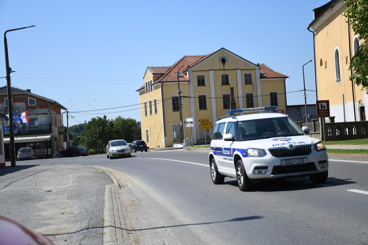Na proslavi Dana općine Novigrad Podravski muškarac se automobilom zaletio u ljude na terasi kafića