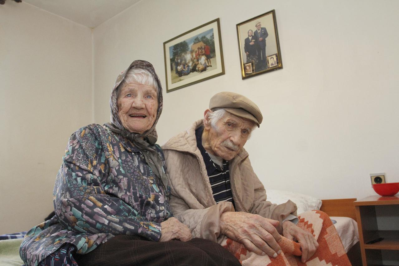 18.05.2015., Vrlika, zaselak Gornje Maovice - 102-godisnja Ana Batalic i 103-godisnji Ivan Batalic u braku su 86 godina.  Photo: Miranda Cikotic/PIXSELL