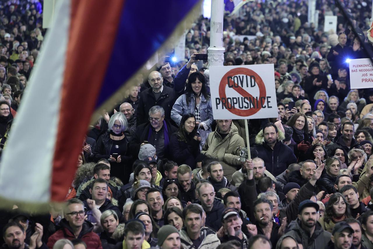 Veliki prosvjed u Zagrebu protiv COVID potvrda okupio tisuće prosvjednika