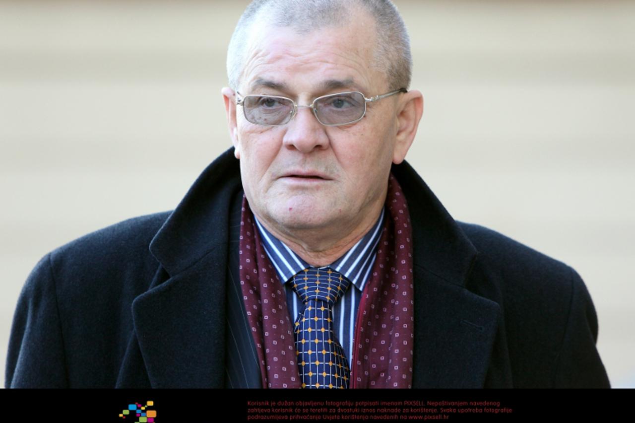 '08.12.2011., Rijeka - Dolazak generala Ivana Andabaka u pratnji odvjetnika na ponovljeno sudenju zbog krijumcarenja 660 kg kokaina. Photo: Nel Pavletic/PIXSELL'