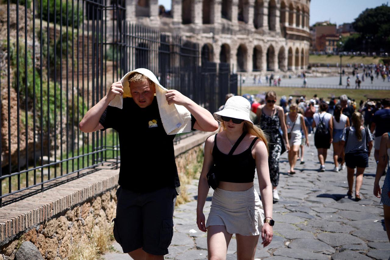 Romans and tourists cope with African heat wave as temperatures approach 40 degrees Celsius in Italian capital