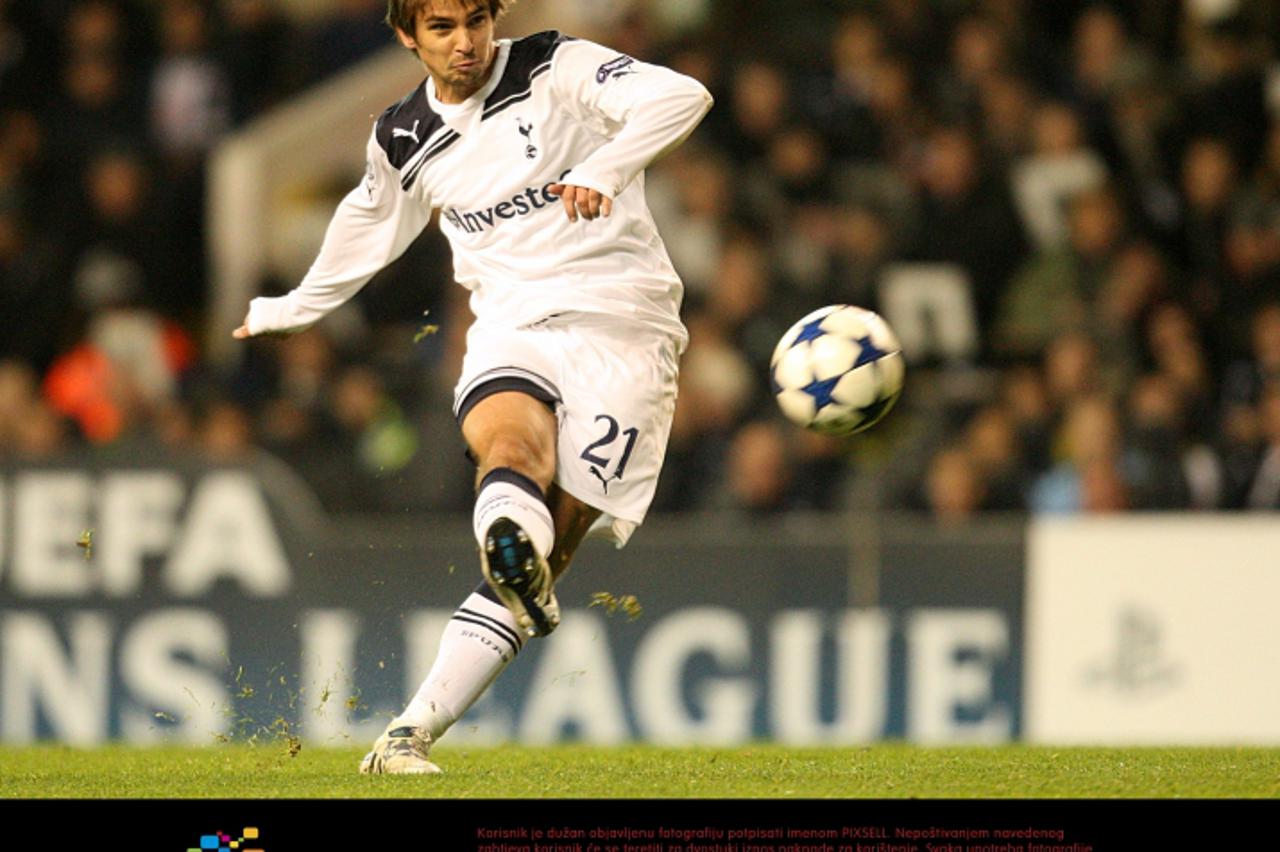 \'Tottenham Hotspur\'S Niko Kranjcar has a shot on goal from a free-kick Photo: Press Association/Pixsell\'