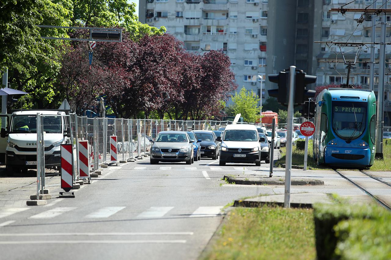 Zagreb: Jedna prometna traka  Horvaćanske zatvorena zbog radova na vrelovodu te se stvaraju gužve