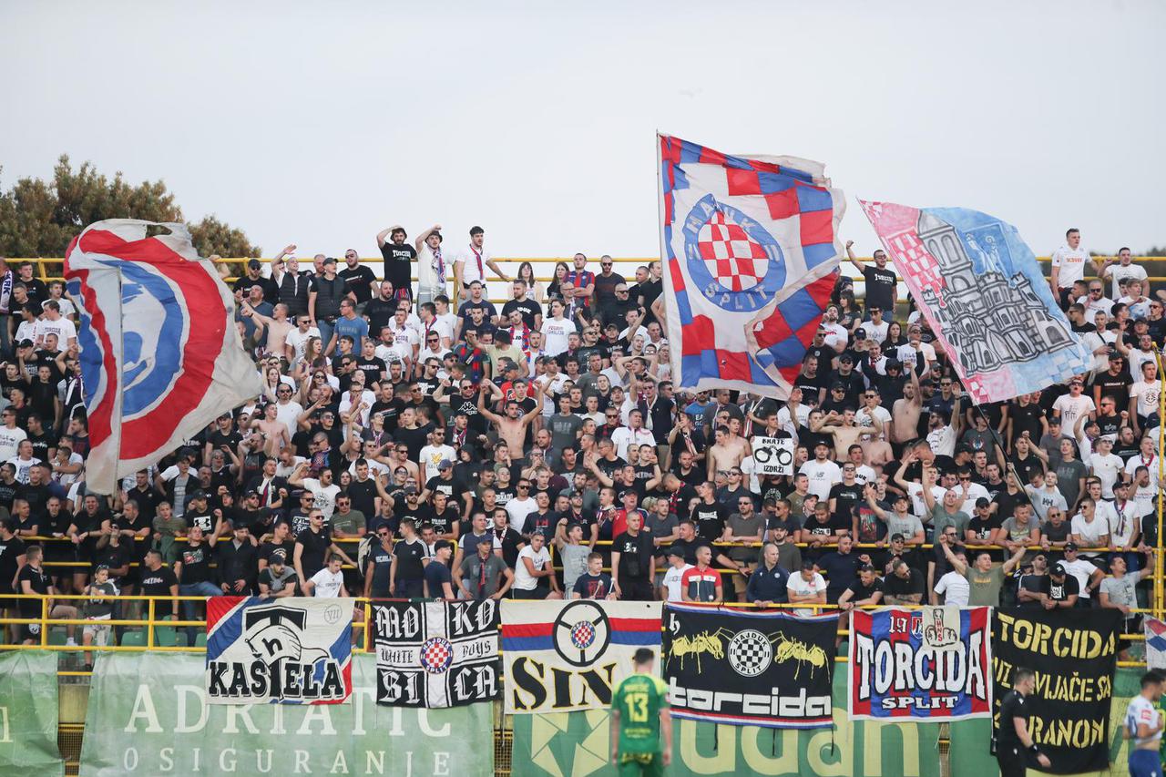 Pula: Atmosfera na tribinama utakmice Hajduka i Istre 