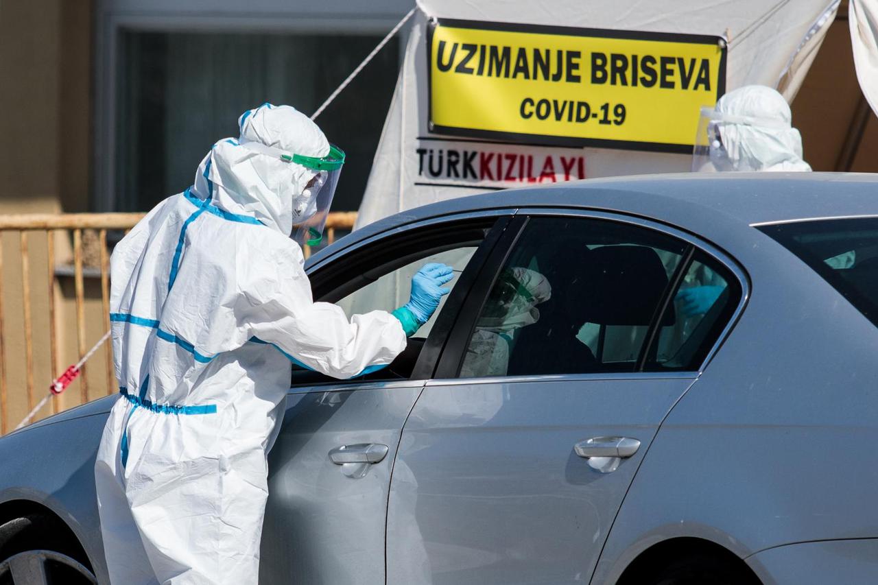 Drive-in testiranje na COVID-19 kod splitske bolnice Križine