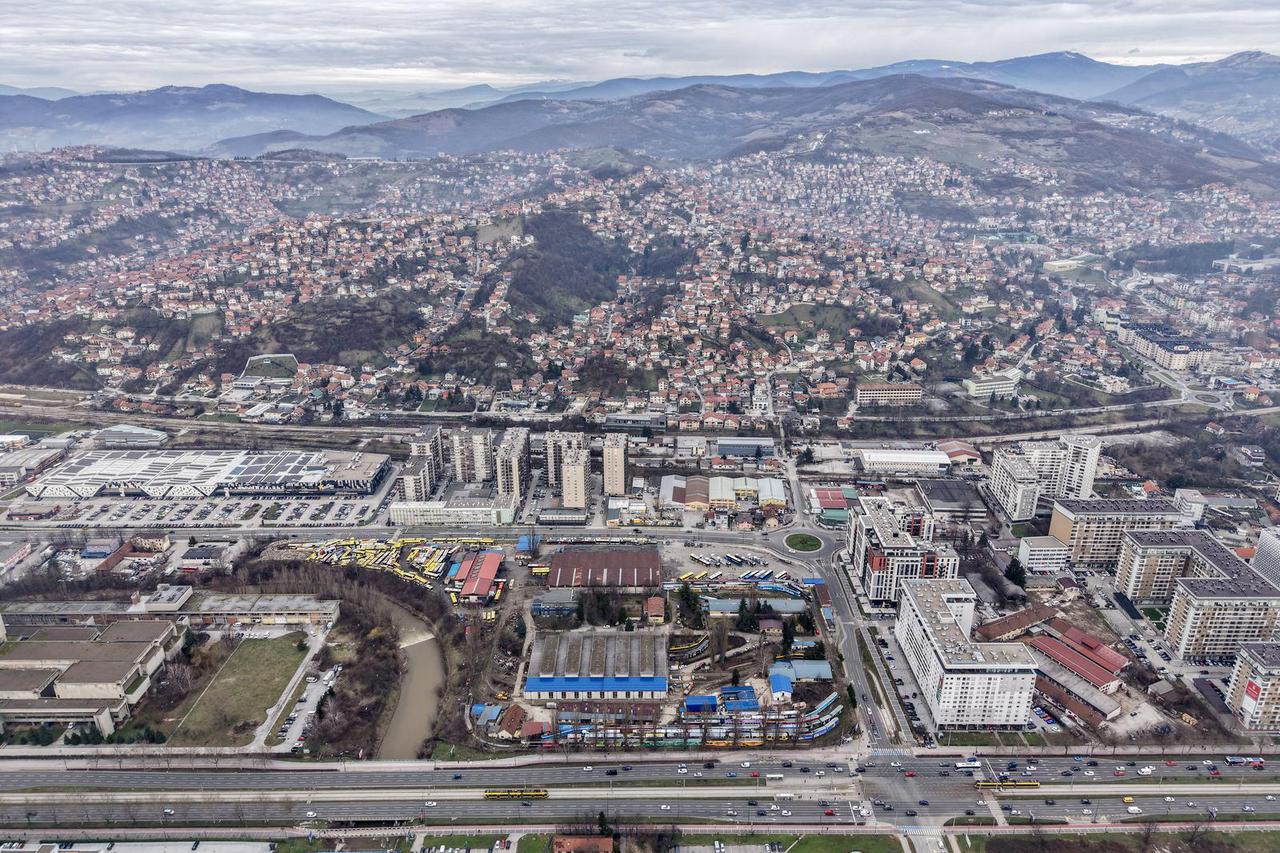 Sarajevo: Pogled iz zraka na tramvajsku remizu