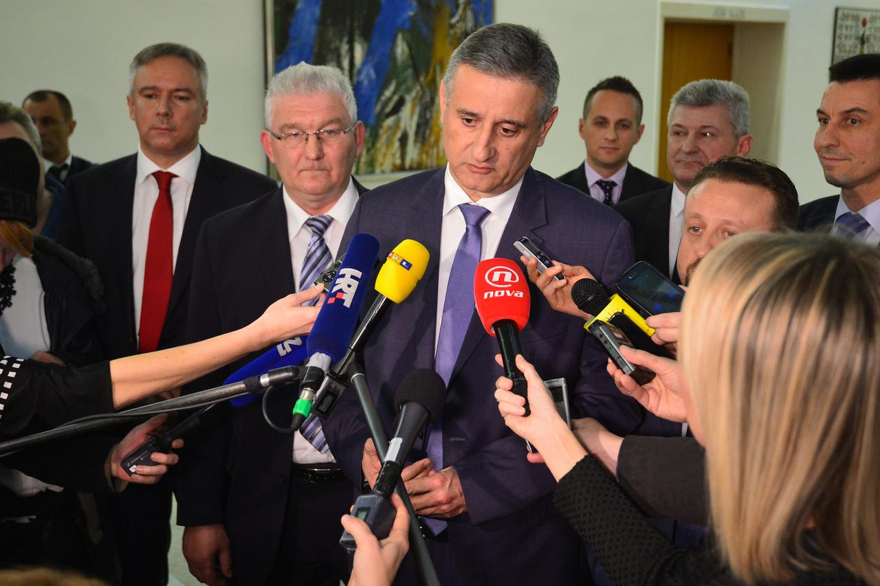 26.11.2015.,Zagreb -  Konzultacije stranaka i koalicija kod predsjednice Kolinda Grabar Kitarovic.Dolazak koalicija Domoljubne koalicije, Branko Hrg, Darinko Kosor, Ivan Tepes, Ladislav Ilicic, Milovoj Spika Tomislav Karamarko. 