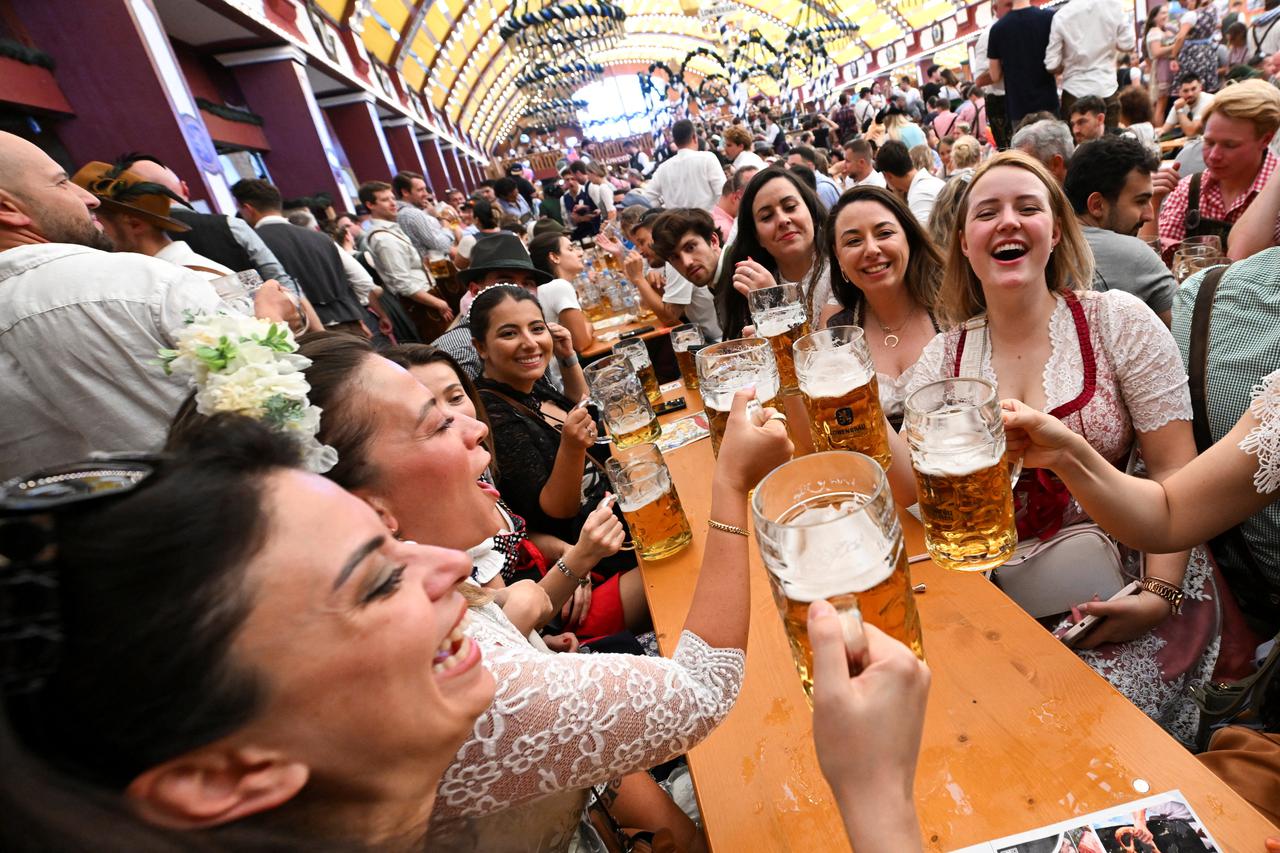 FOTO Pogledajte prvi dan Oktoberfesta