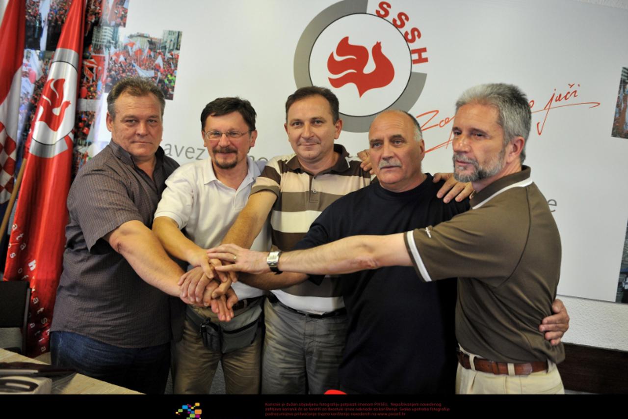 '24.06.2010., Zagreb - Sindikkati objavili da su skupili preko 700 000 potpisa sa promjenu zakona o radu.Davor Jakus, Vilim Ribic, Mladen Novosel, Ozren Matijasevic, Robert Sever. Photo: Antonio Broni