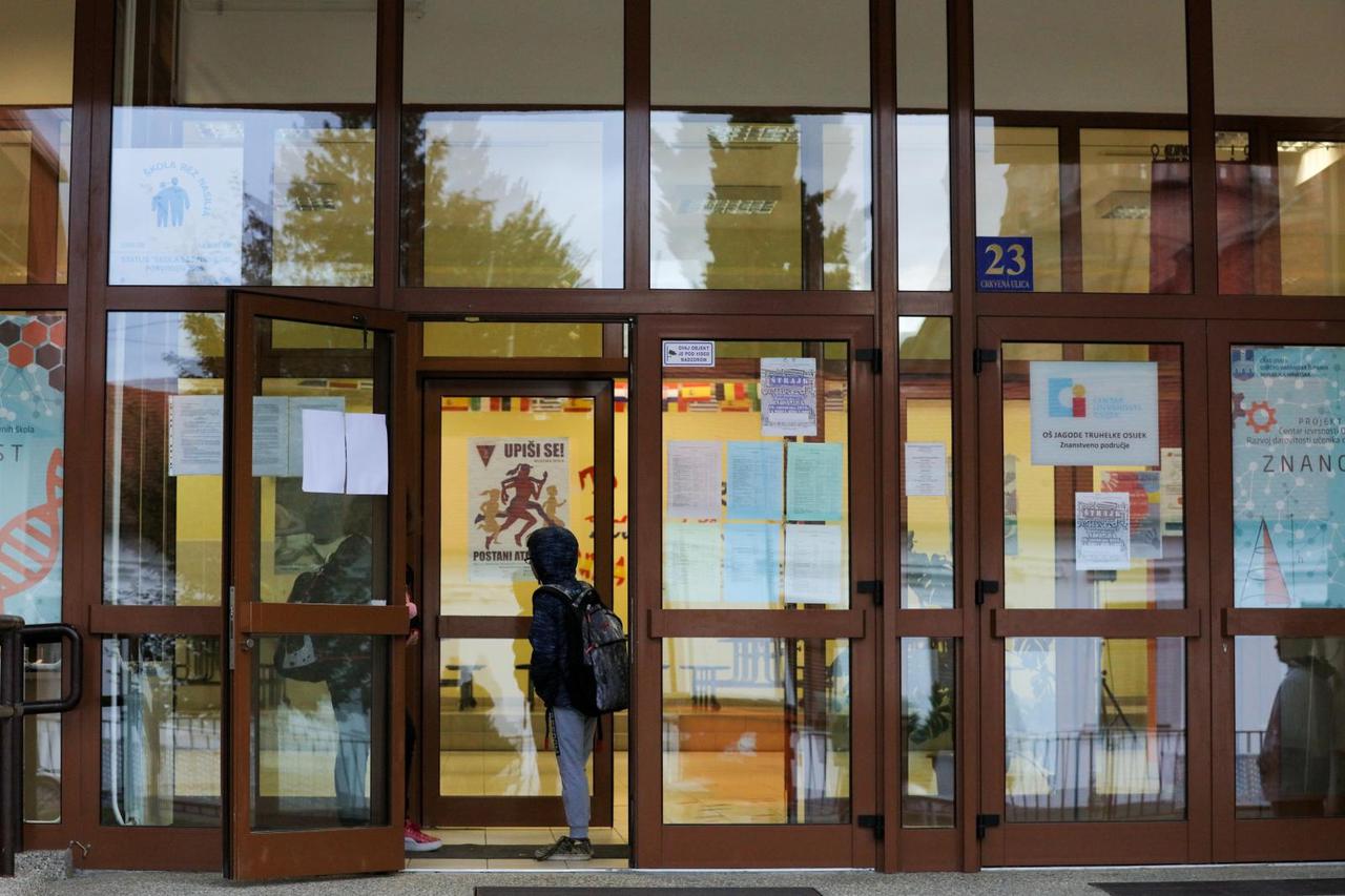 Započeo štrajk učitelja i profesora u osnovnim i srednjim školama