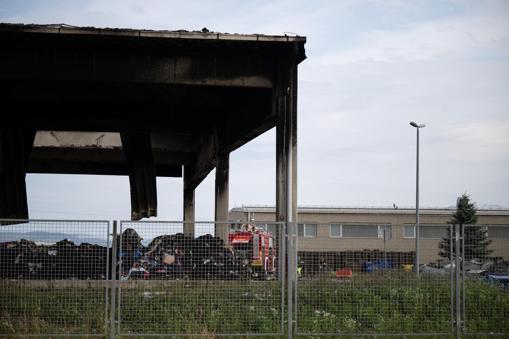 27.06.2024., Zagreb - Na oslagalistu otpada Jakusevec nocas je izbio pozar glomaznog otpada na prostoru Servisno operativnog centra.   Photo: Davor Puklavec/PIXSELL