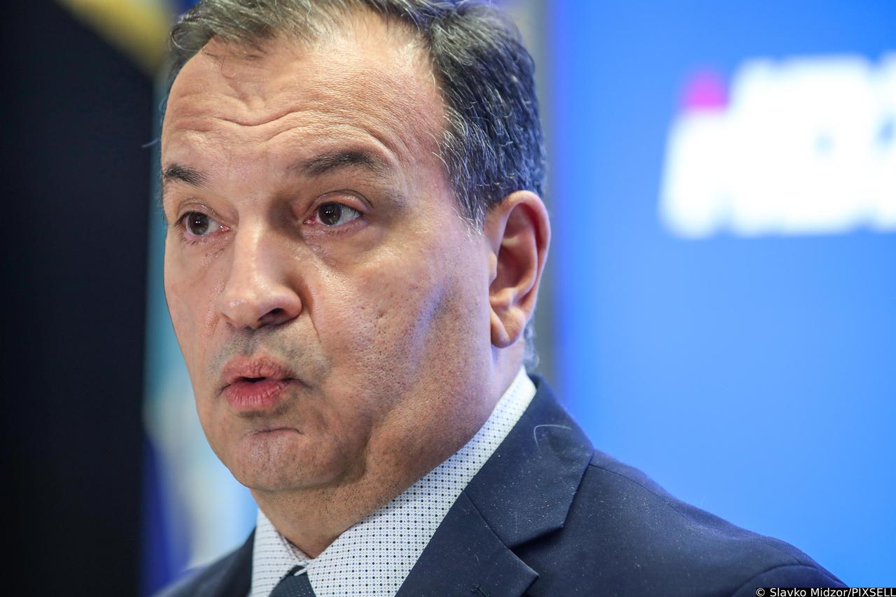 Zagreb: Beroš i Grlić Radman obratili se medijima nakon sjednice šireg Predsjedništva HDZ-a