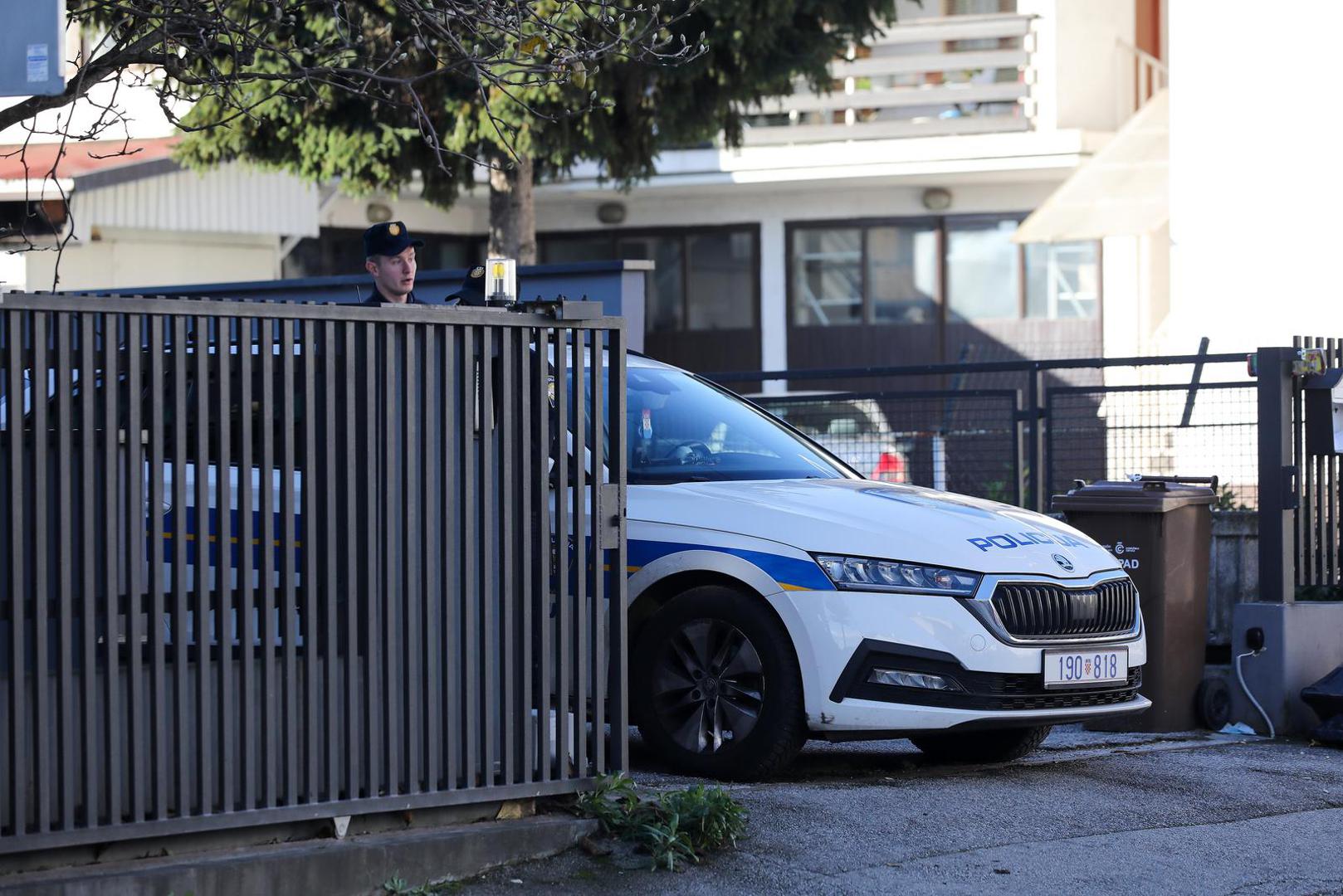 25.11.2023., Zagreb -U zagrebackom naselju Rudes u Aninoj ulici sinoc je doslo do eksplozije u dvoristu jedne zgrade. Policijski ocevid nastavljen je i u jutarnjim satima. U dvoriste su bacene dvije rucne bombe. Photo: Emica Elvedji/PIXSELL