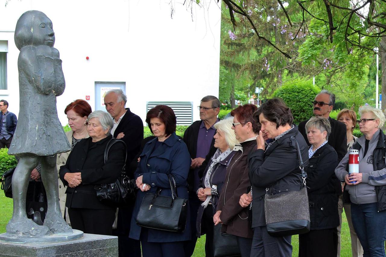 ​Slavonski Brod: Komemoracija u spomen poginuloj djeci u Domovinskom ratu