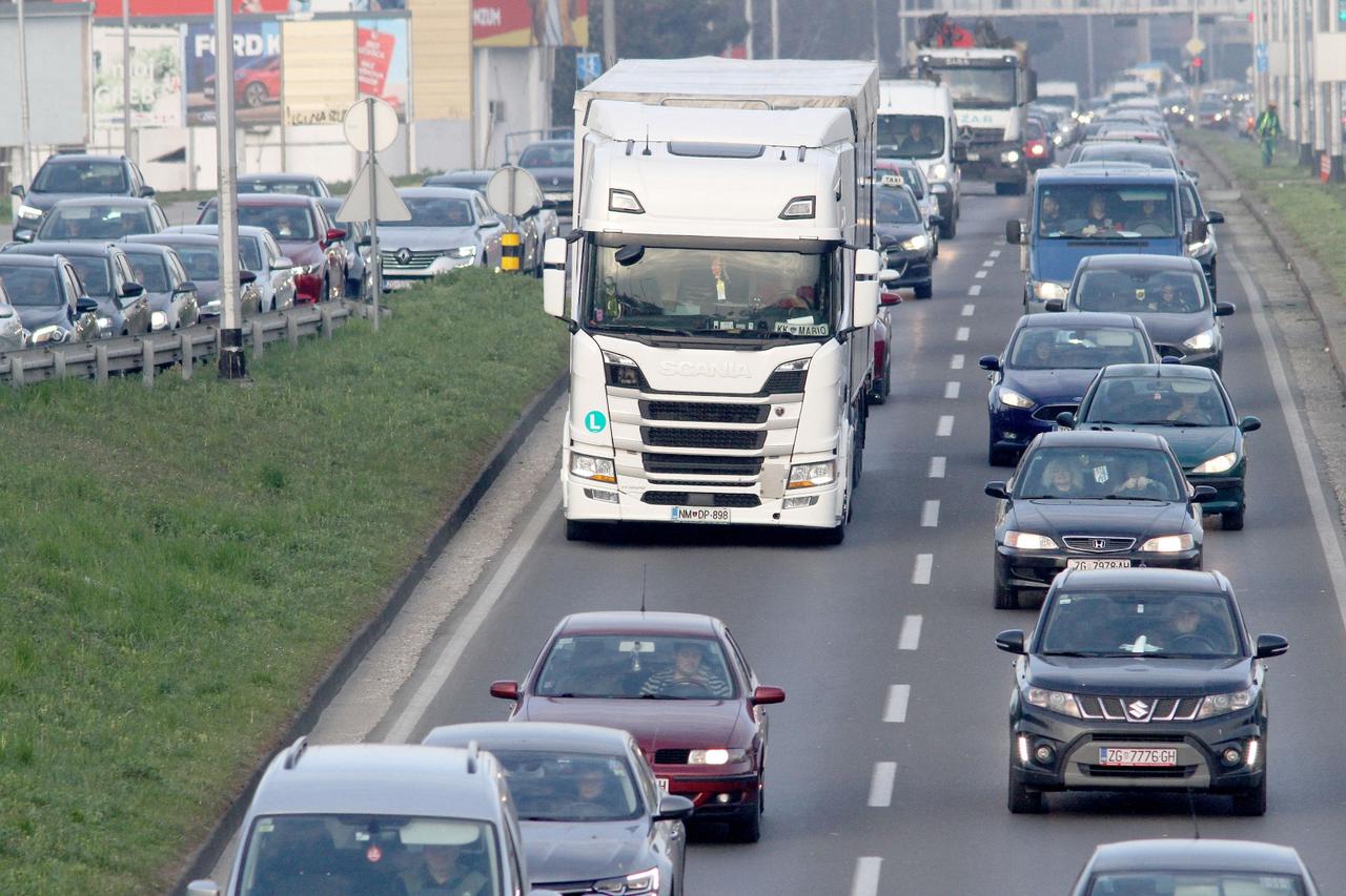 Obveza korištenja dnevnih svjetala po zakonu prestaje 31. ožujka