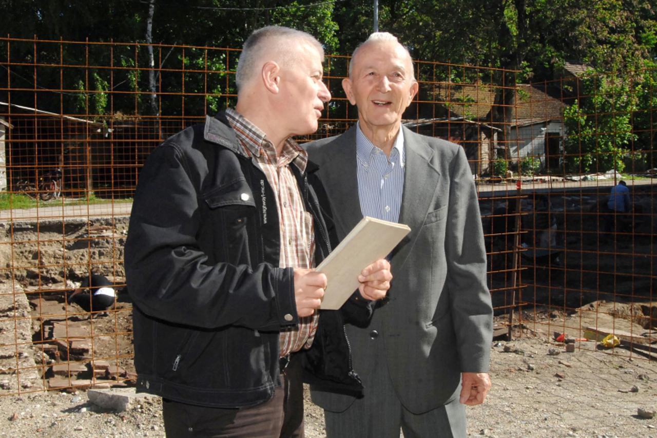 'sisak - 11.05.2010., Sisak - Mario Bursik i Milivoj Devcic kod novog arheolodkog nalazista, nedaleko od mjesta gdje je pronadjen rimski novac. Photo:Nikola Cutuk/pIXSELL'