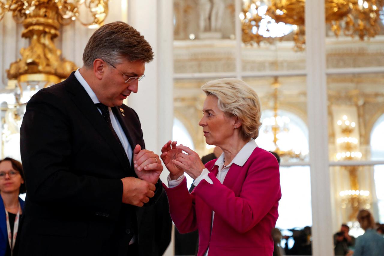 Leaders of EU and neighbouring countries meet in Prague