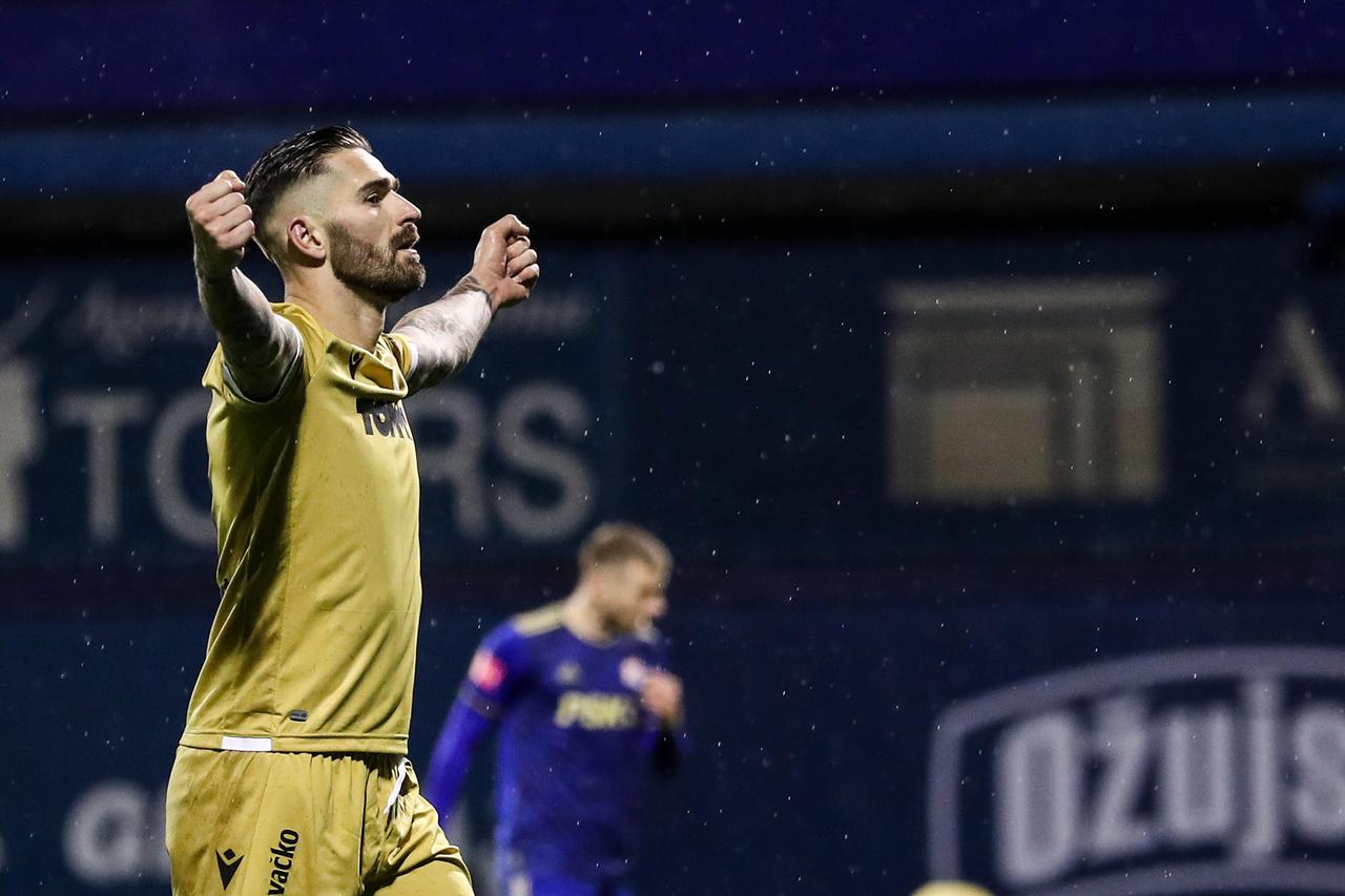 Hajduku pripao derbi: Livaja i Sahiti srušili Dinamo, Maksimirom letjele baklje