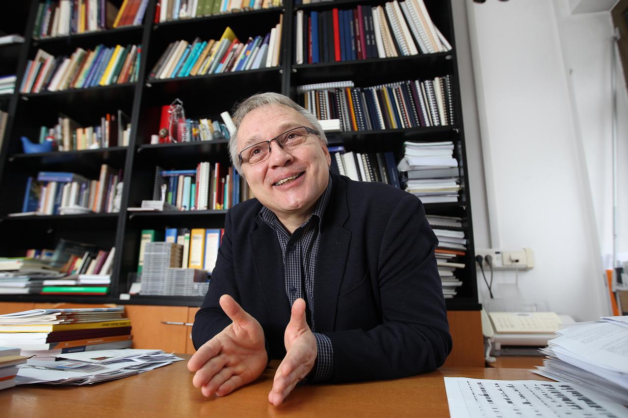 09.01.2015., Zagreb - Prof. dr. sc. Neven Budak, redovni profesor na Filozofskom fakultetu u Zagrebu i voditelj radne grupe Strategije znanosti i obrazovanja. Photo: Boris Scitar/Vecernji list/PIXSELL