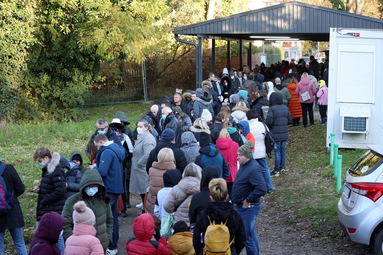 Zagreb: Gužve za testiranje na hripavac ispred HZJZ-a