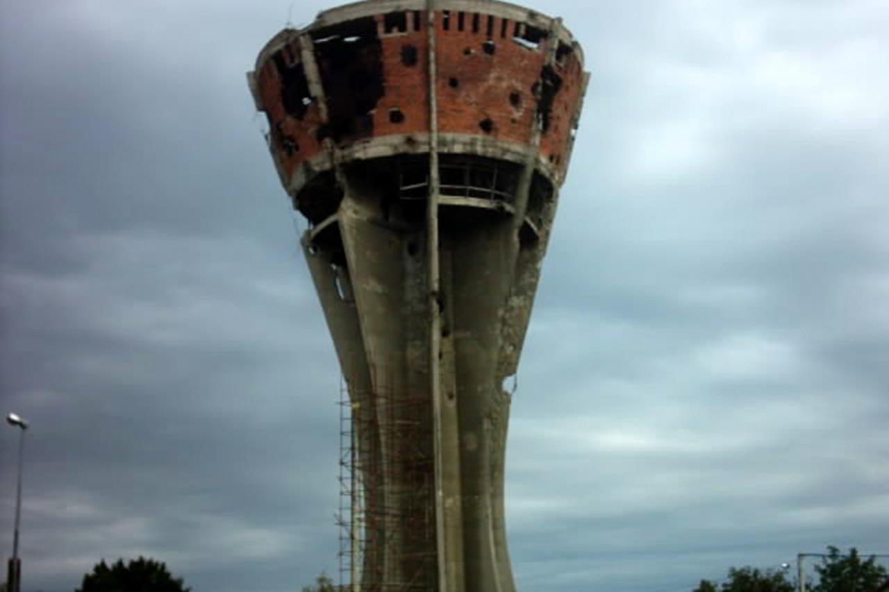 'SLAVONIJA  09.06.2011. VUKOVAR - vukovarski Vodotoranj i danas podsjeca na brojne ratne ratne  Branimir Bradaric/Vecernji list'