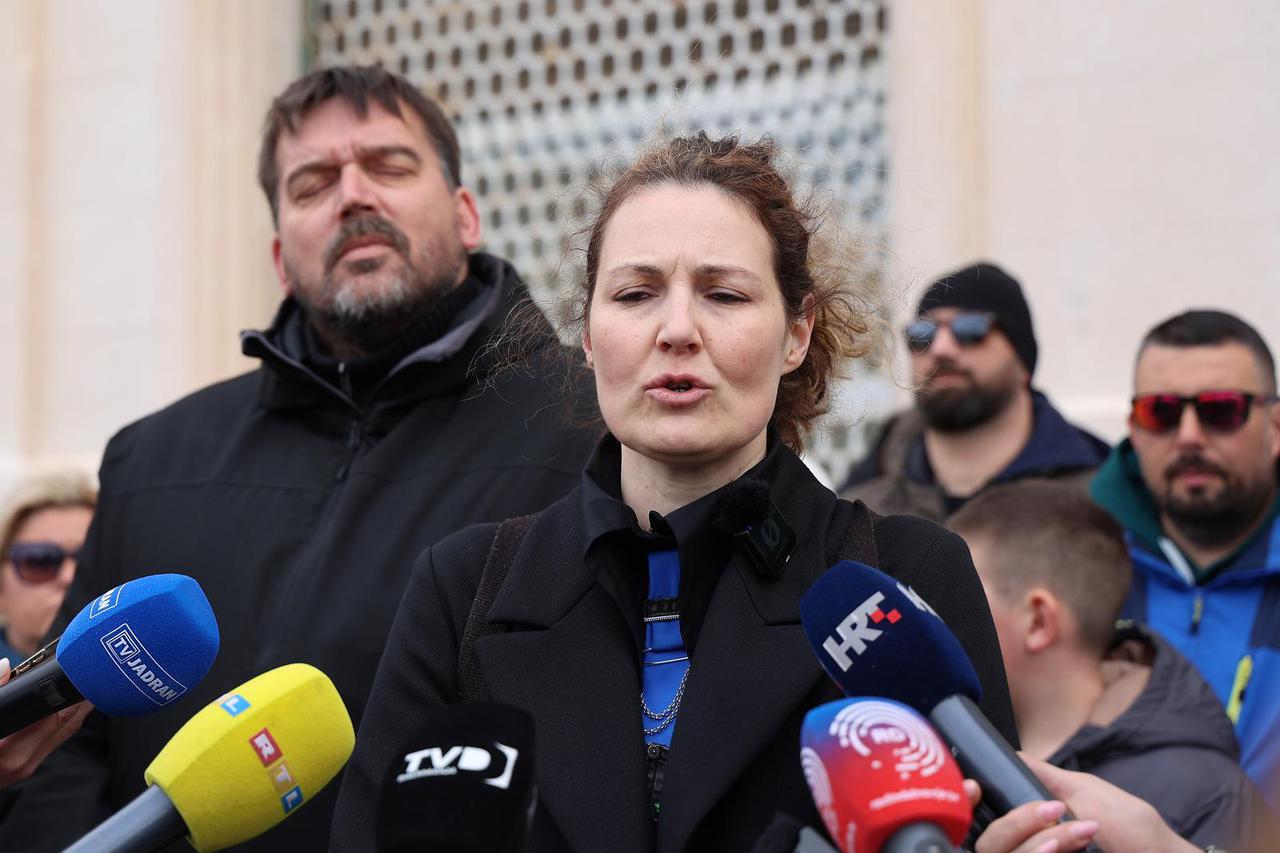 Split: Performans i konferencija za medije udruge Autizam 365