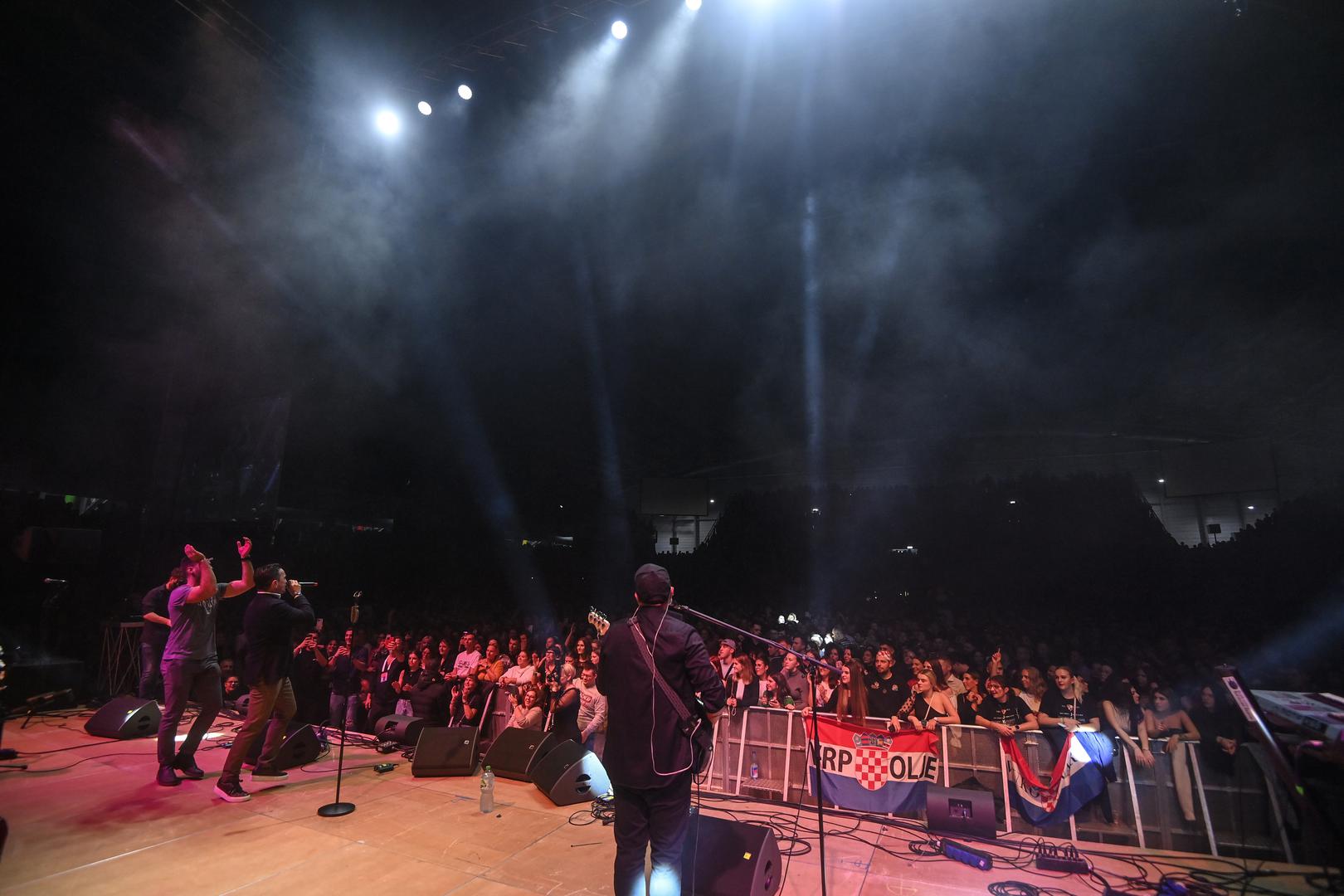 09.12.2023., Frankfurt - Hrvatska Noc , spektakularan koncert u Frankfurtu , 10 izvođača,10 sati glazbenog programa za 13 000 posjetitelja.  Najvece je okupljanje Hrvata i njihovih prijatelja u iseljenistvu . Dogadjaj na koji se ceka cijelu godinu. Na koncertu u Frankfurtu  veceras nastupaju najvece hrvatske glazbene zvijezde:  Petar Grašo, Prljavo kazaliste, Jole, Jelena Rozga, Mate Bulic, Zlatko Pejaković, Crvena jabuka, Miroslav Škoro, Mladen Grdovic, Sinisa Vuco. Tisuce Hrvata i njihovih gostiju  koji u Frankfurt dolaze iz Novog Zelanda , SAD , Europe i cijelog svijeta .  Photo: Igor Soban/PIXSELL