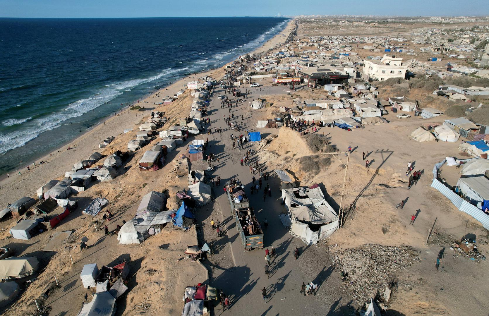 Spasioci u gradu Gazi pokrenuli su misije u područjima do kojih prije nisu mogli doći. Liječnici su rekli da je najmanje 10 tijela izvučeno iz ranijih napada.