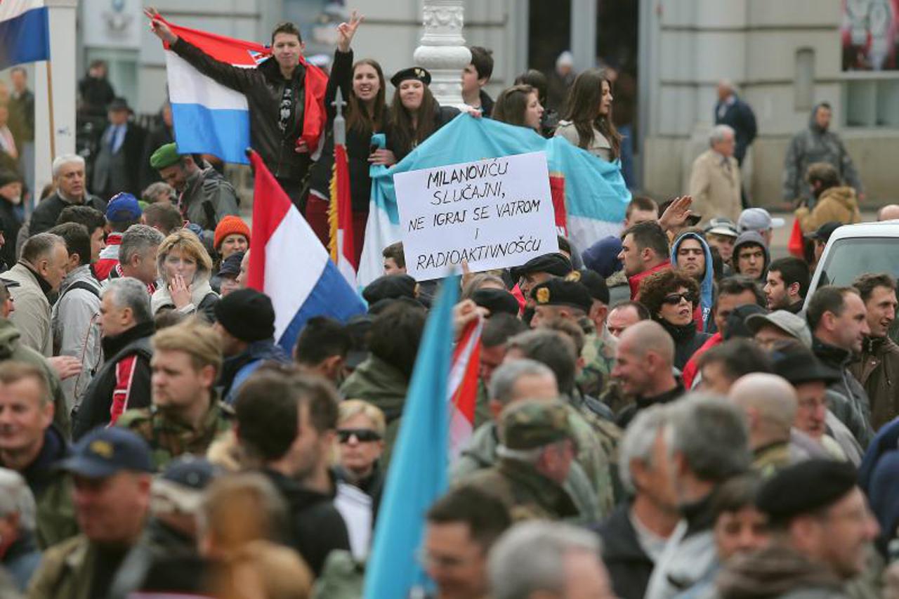 Prosvjed protiv ćirilice (1)