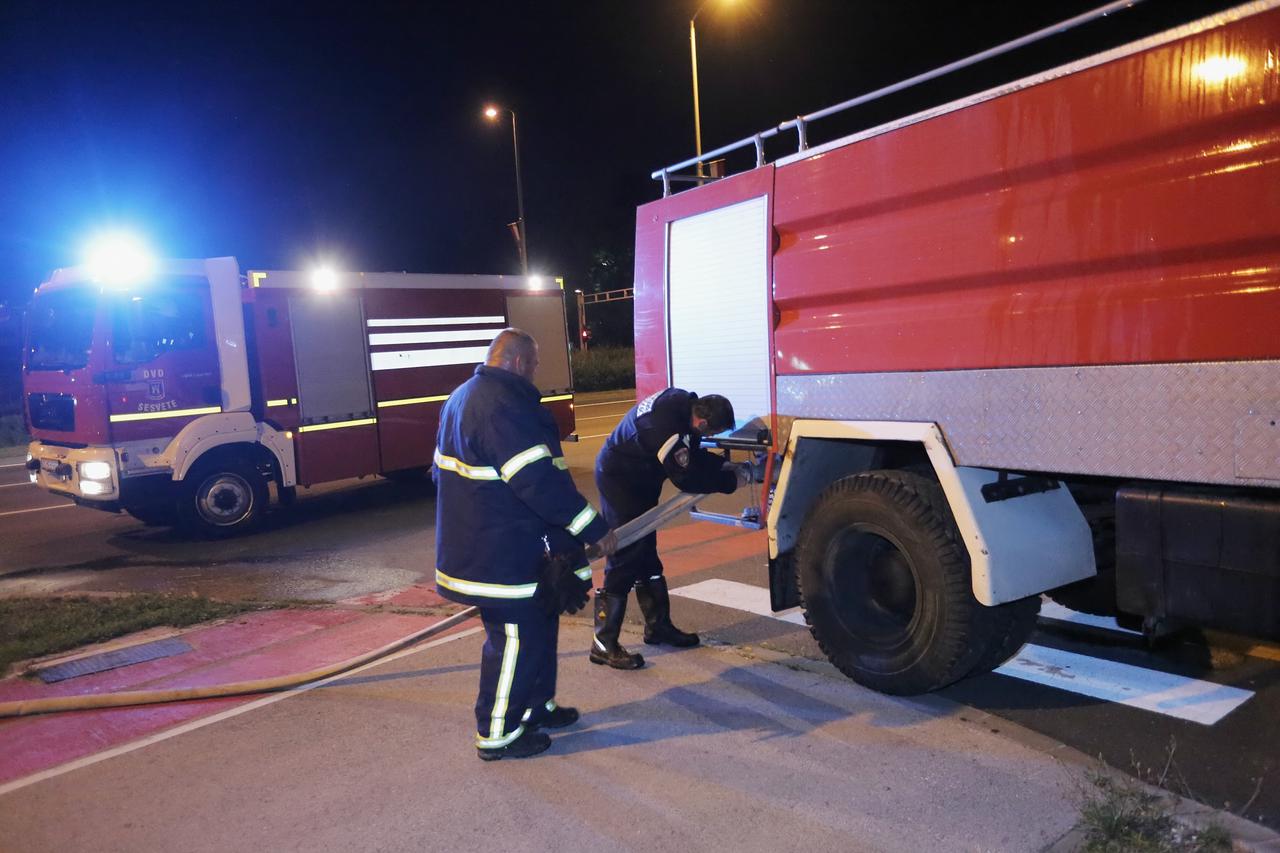 Zagreb: Požar u tvornici Pan