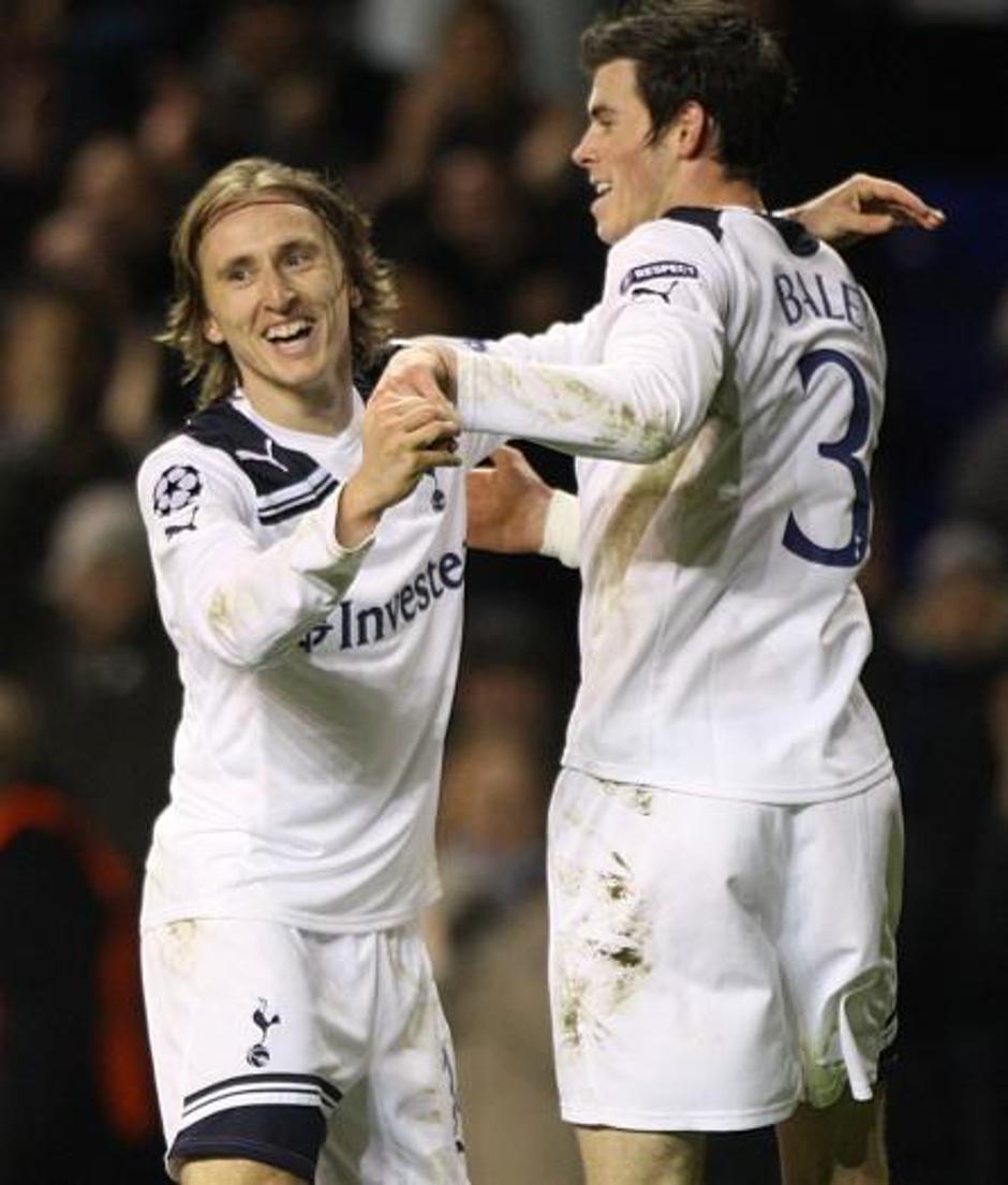 'Tottenham Hotspur\'s Luka Modric (left) celebrates after scoring his side\'s second goal of the game with team mate Gareth Bale Photo: Press Association/Pixsell'
